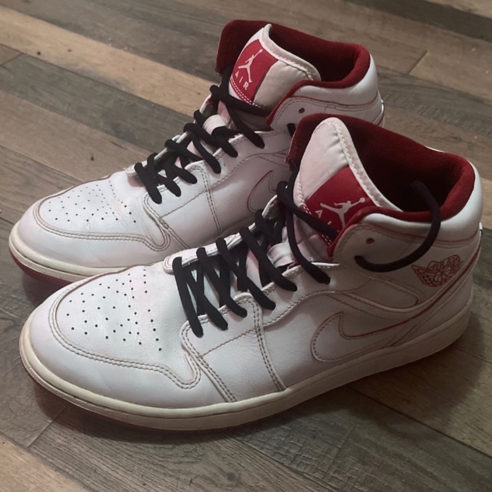 Retro Air Jordan Mid 1 White Gym Red